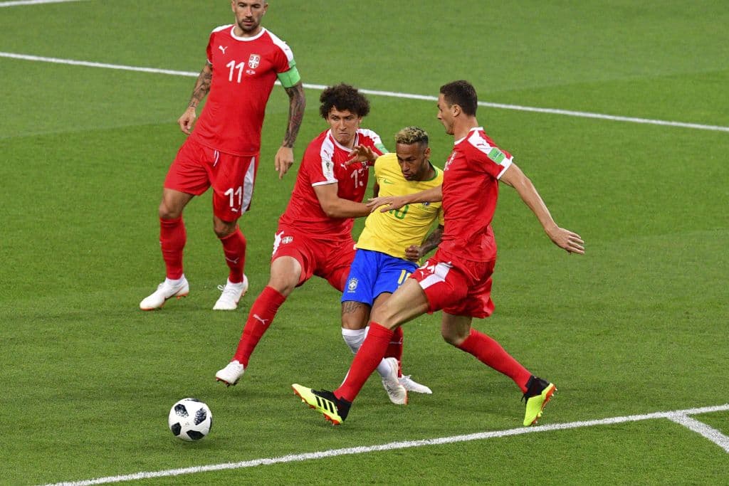 Serbia supo detener las embestidas de Neymar y de Brasil en el ataque.