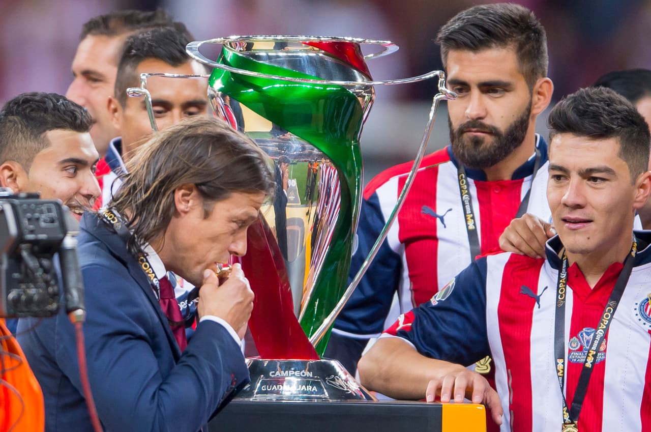 Por su parte, Almeyda sumó 12 campeonatos como jugador –7 en Italia y uno con la Sub-23 de Argentina– y 5 como entrenador –3 de ellos en el fútbol mexicano–.