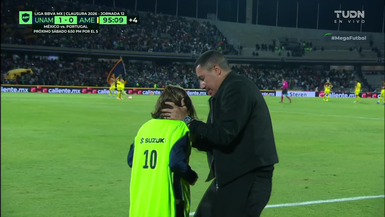 ¡El momento! El festejo de Efraín Juárez con su hijo tras el gol vs. América