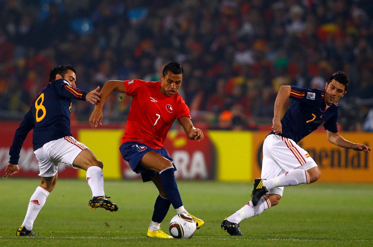 Chile dejó un gran sabor de boca en Sudáfrica 2010 y la actuación ante España atrajo la mirada de Josep Guardiola del Barcelona.