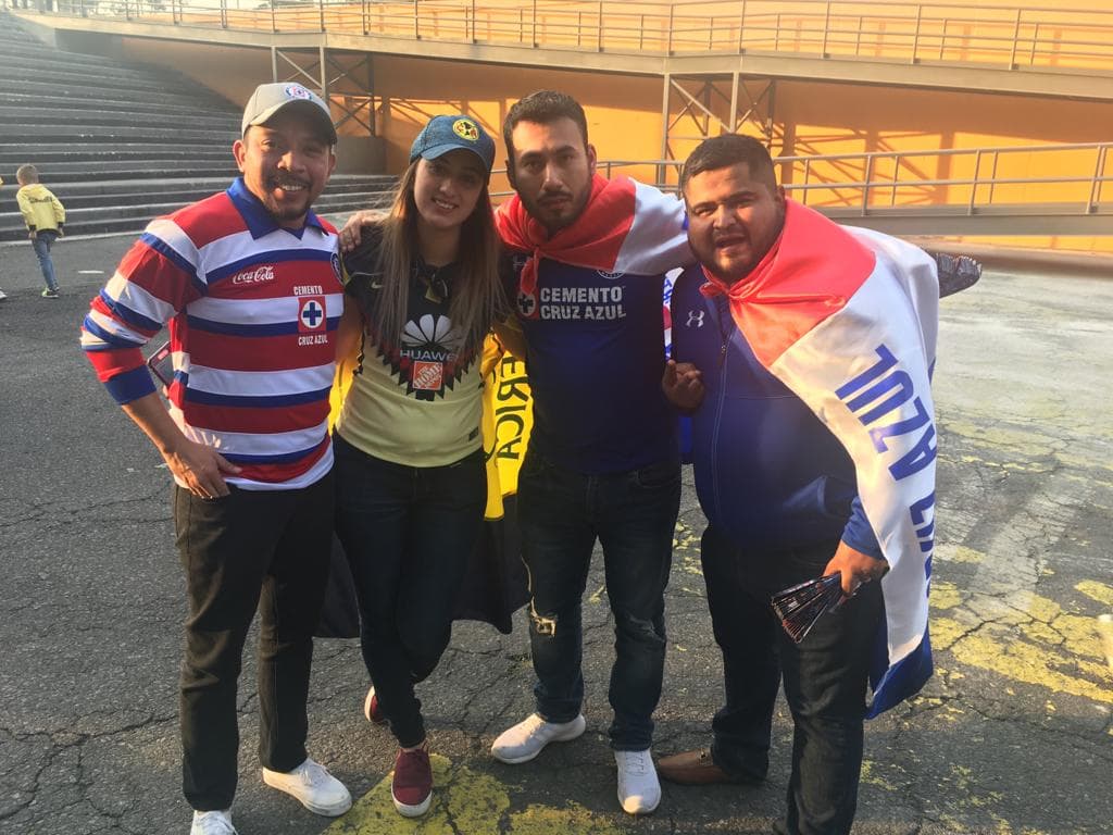 En el Estadio Azteca se vive la 
<b><a href="https://www.univision.com/deportes/futbol/liga-mx/en-vivo-final-cruz-azul-vs-america-partido-de-vuelta-apertura-2018-liga-mx" target="_blank">Final del Apertura 2018 entre Cruz Azul y América.</a></b>