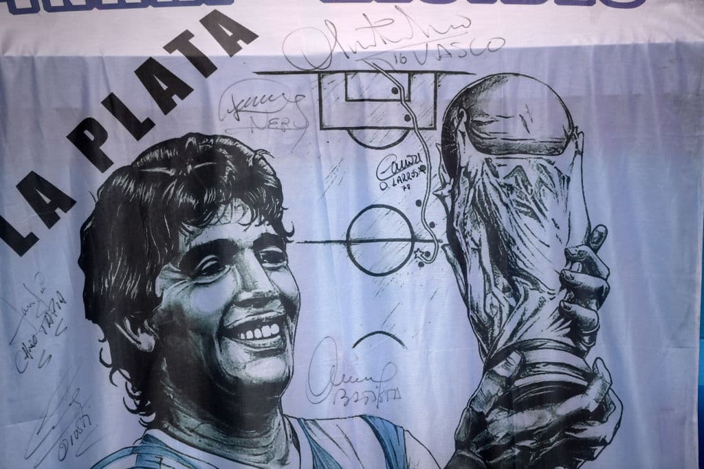 La vida de Maradona sin duda está marcada por su Mundial de México en 1986, donde en la imagen de los fanáticos quedó dibujada la imagen de un crack inolvidable.