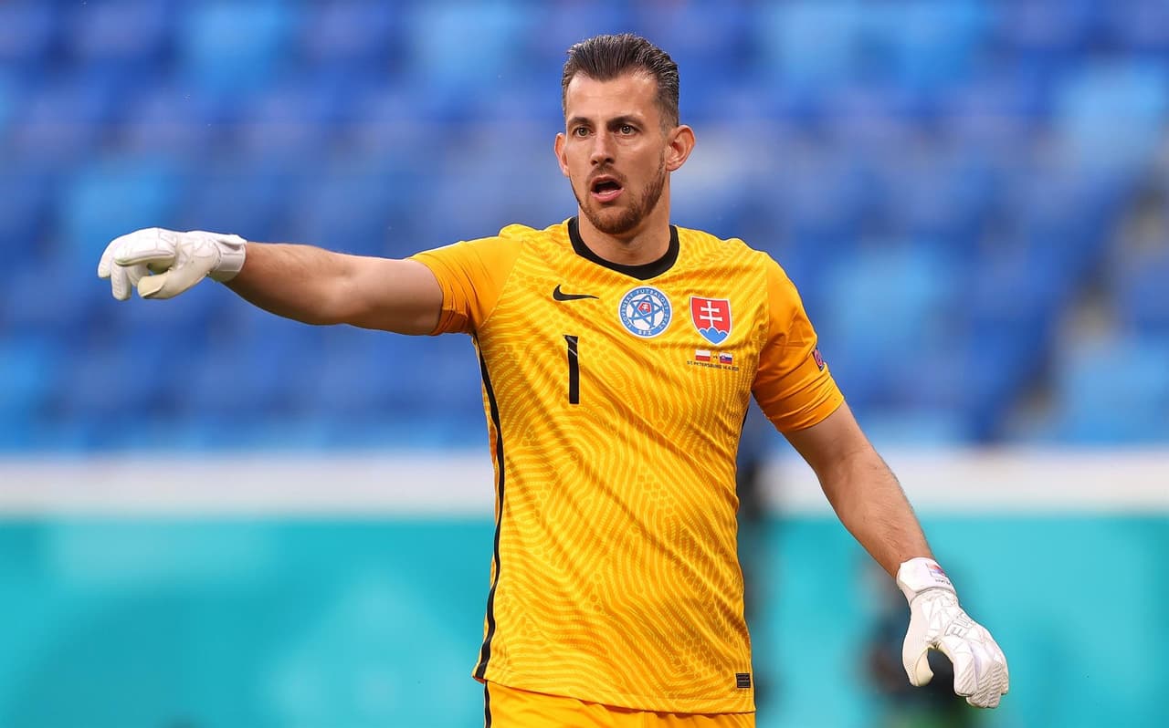 Eslovaquia logra sacar la victoria ante Polonia 2-1 en San Petersuburgo, Rusia. Robert Mak provoca la jugada para el primer gol para los eslovacos y, a segundos de iniciar la segunda parte, Karol Linetty empata el encuentro. El gol del triunfo fue de Milán Skriniar al 69' y consiguen sus primeros tres puntos en el Grupo E de la Euro 2020.