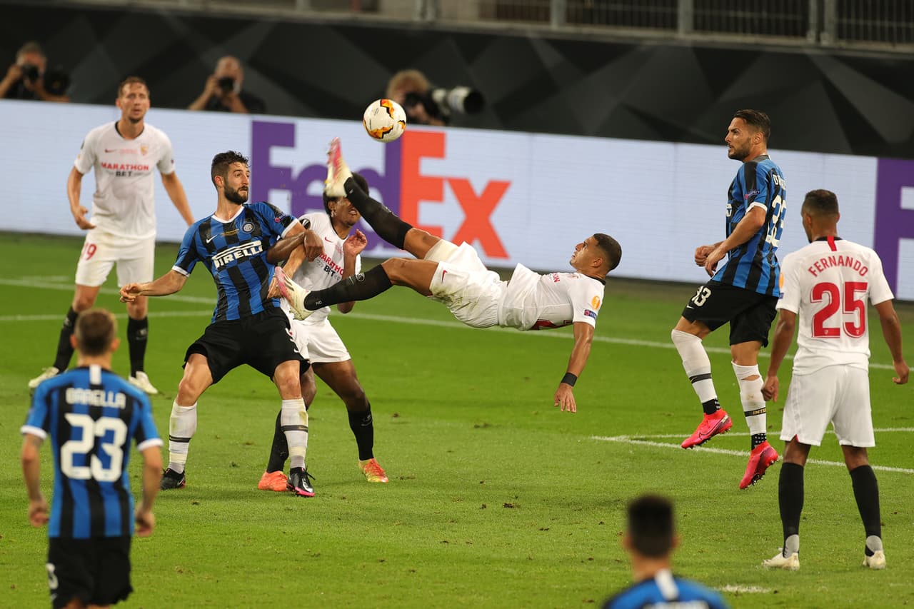 Hablaron Diego Carlos y De Jong tras el título de Sevilla.