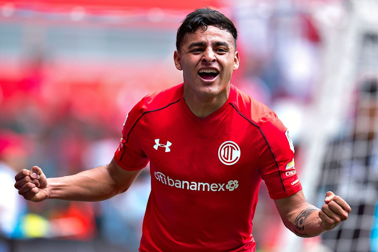Sin embargo, la fiesta era roja y Toluca siguió celebrando tras el tanto al minuto 28 de Ernesto Vega.