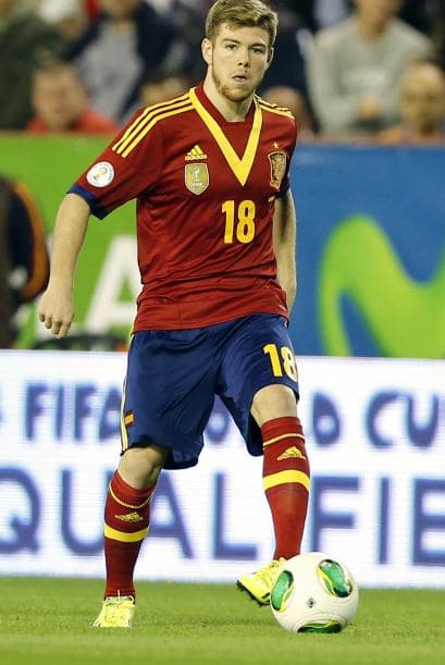 Para el lateral izquierdo se habla del jugador del Sevilla Alberto Moreno, quien con solo 21 años es considerado ya el próximo dueño de la posición en la selección española. Varios equipos de Inglaterra han dejado saber su interés y el United deberá competir si quiere tenerlo en sus filas.