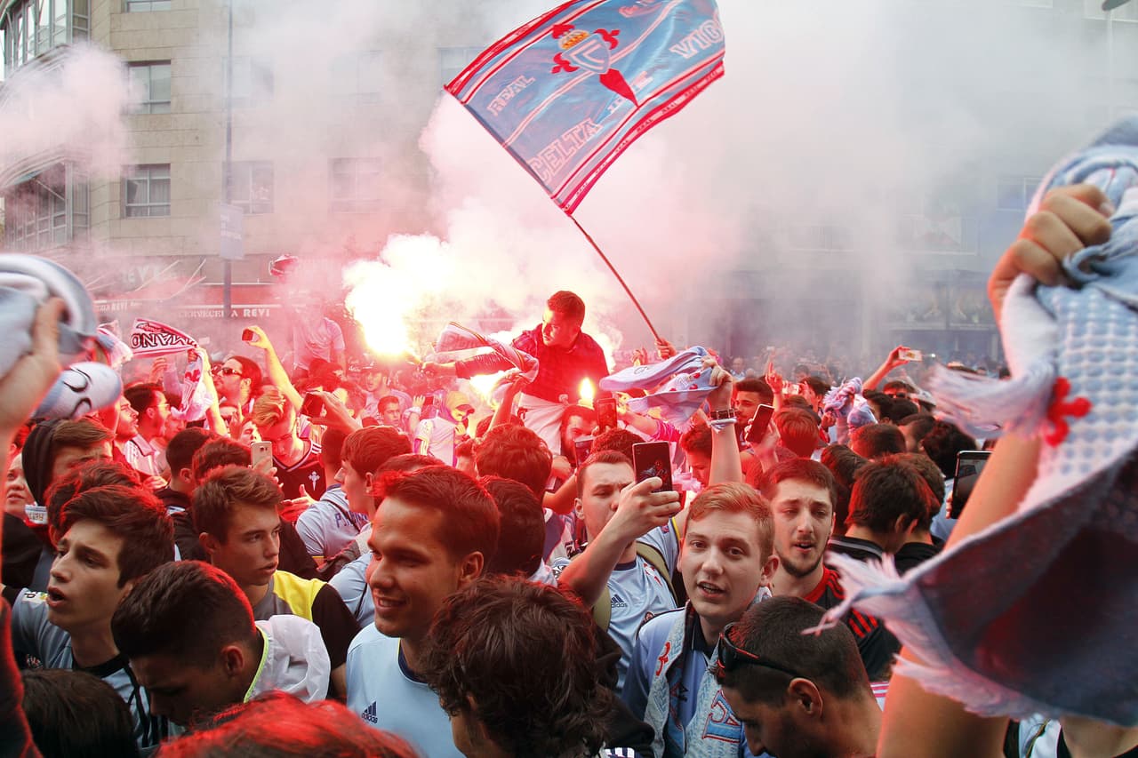 Los alrededores de Balaídos eran un carnaval. La afición 'celtiña' llegaba con ilusión a su casa para recibir a un gigante de Europa.