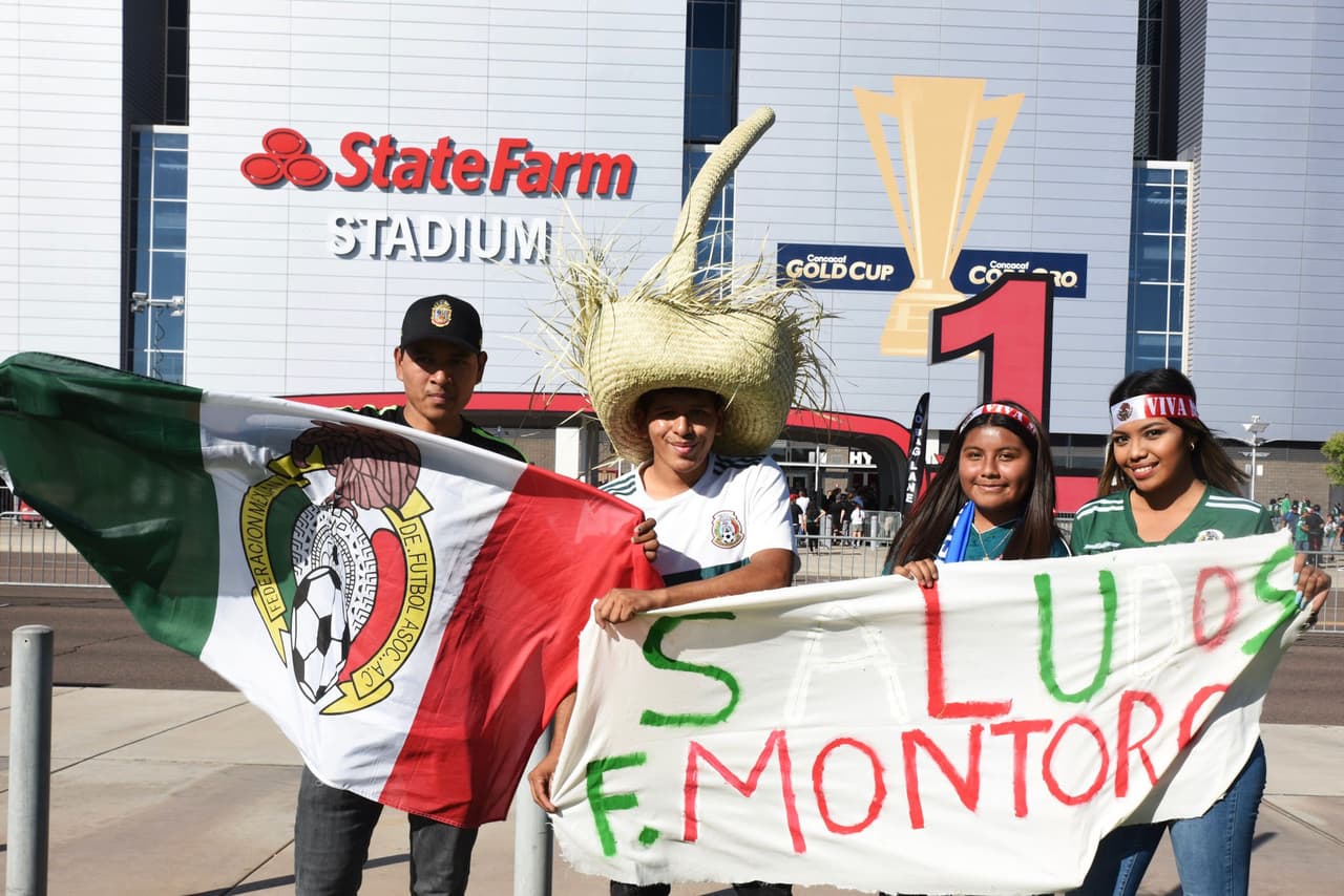 Un gran ambiente era el que estaban cocinando las aficiones de México y Haití previo a su importante partido por la Semifinal de la Copa Oro 2019 en el University of Phoenix Stadium en la ciudad de Glendale, Arizona. Evidentemente la afición del Tri fue una abrumadora mayoría que le dio una tonalidad esmeralda a las gradas de la casa de los Cardinals.
