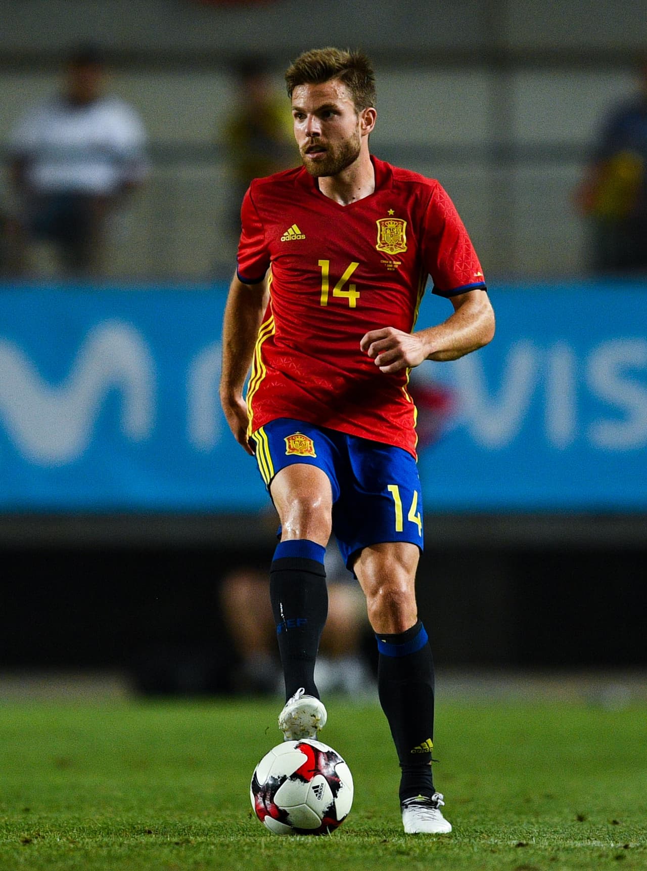 Tuvo un breve paso por el Real Madrid, dos temporadas, y se regresó al equipo de San Sebastián.