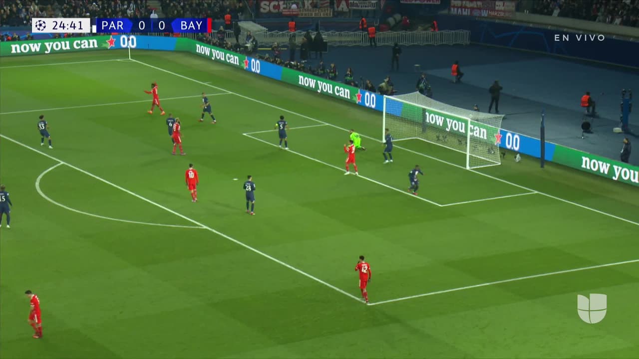 ¡TIRO ATAJADO! disparo por Kingsley Coman.