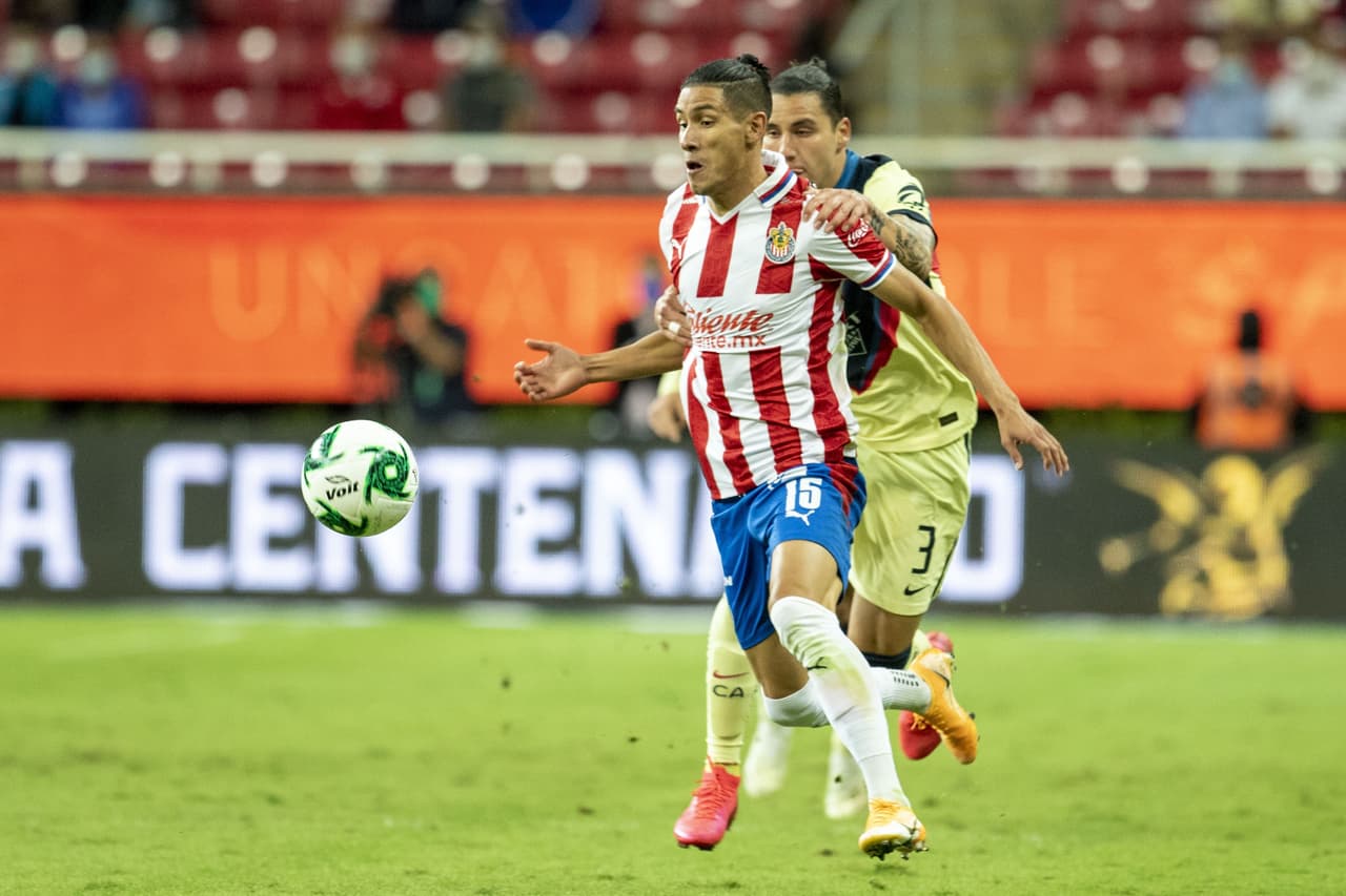 Cristian Calderón saca un potente disparo al minuto 81 y termina dándole la victoria 1-0 sobre las Águilas del América.