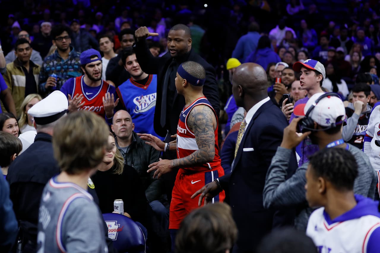 El base de los Wizards se perderá dos juegos sin goce de sueldo pero no ocultó su molestia.