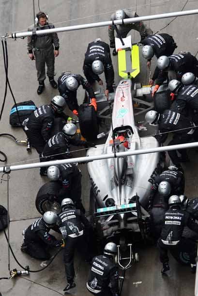 El ex campeón Michael Schumacher tuvo otra actuación decepcionante y solo terminó en 10ma. posición.