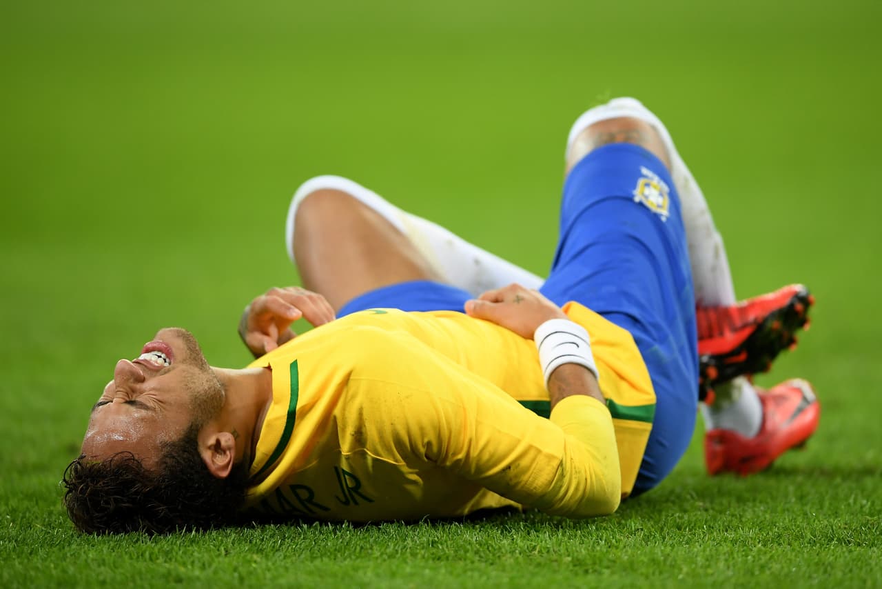 Incluso, por momentos recurrió al juego fuerte para deterner a las estrellas del Brasil, que tampoco tuvieron un gran partido.