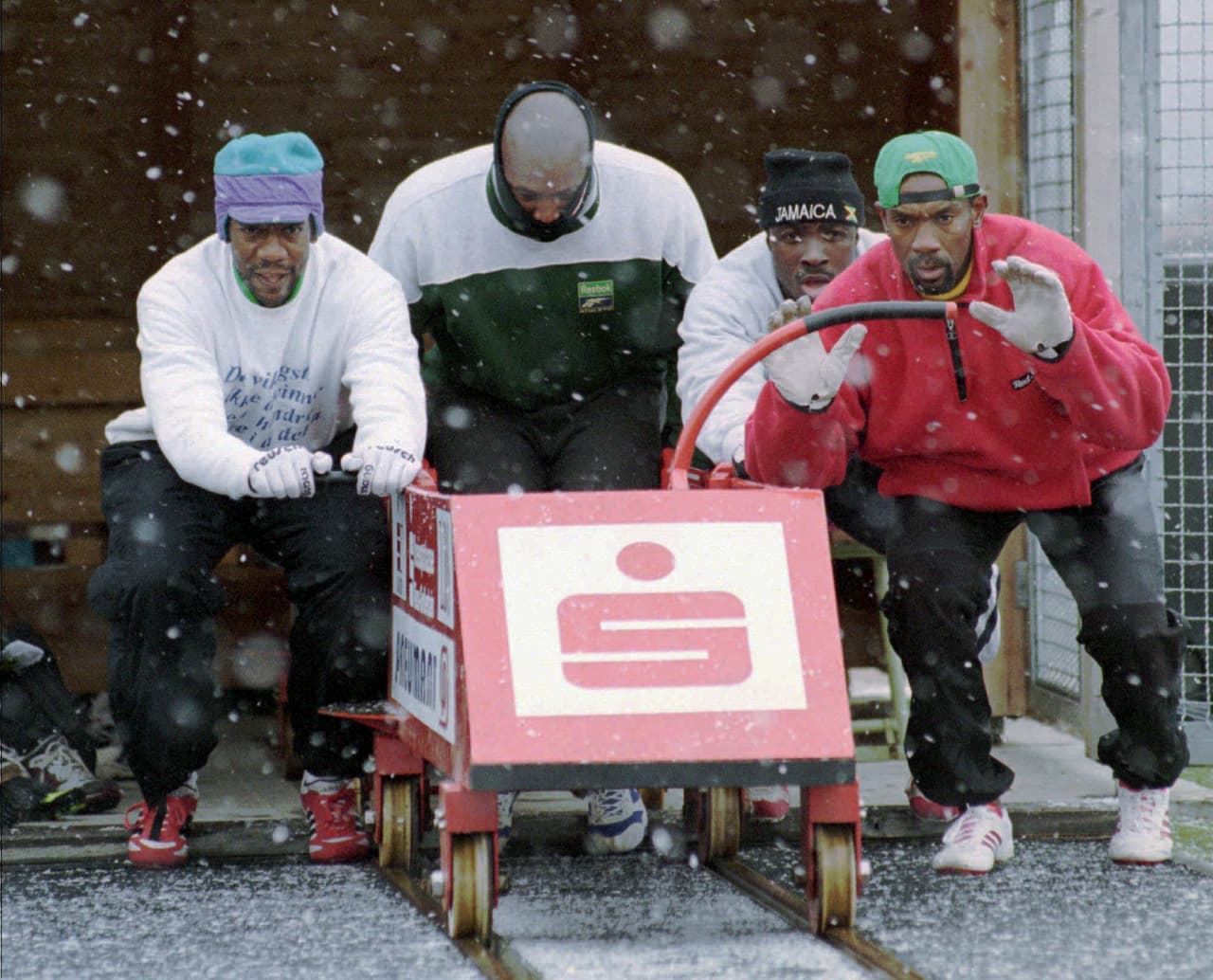 El rodaje llegó a recaudar casi 70 millones de dólares y el resto de los atletas comentan que, a pesar de que no fue fiel, inmortalizó al equipo.