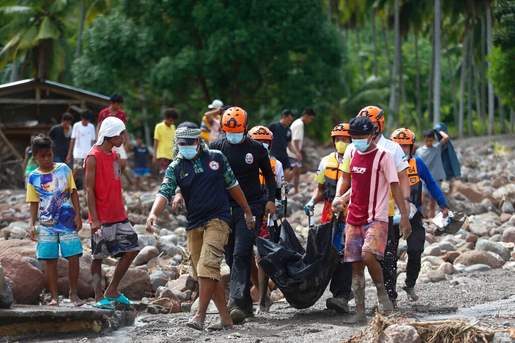 En fotos: inundaciones y deslaves dejan al menos 50 muertos y decenas de desaparecidos en Filipinas