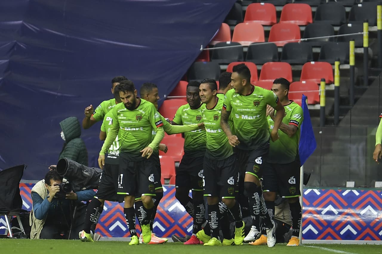 Aprovechó, en la primera jugada del partido, una serie de rebote en el área para guardar el esférico en el arco de Corona.