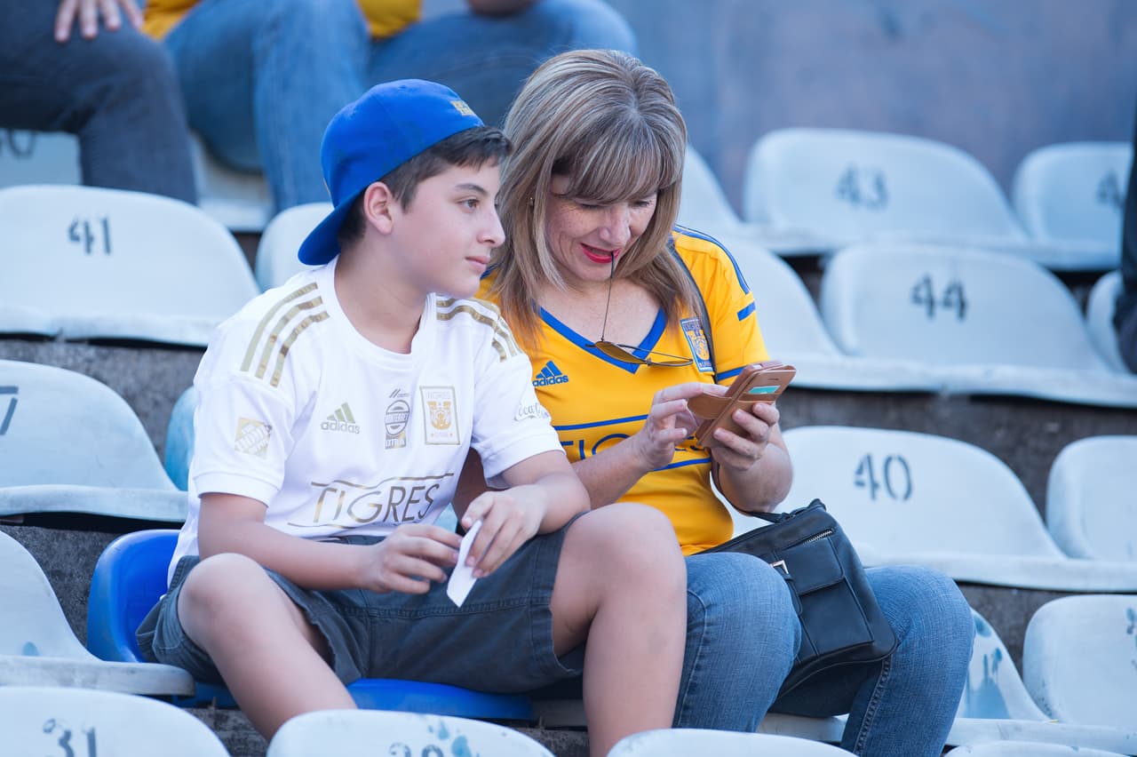 El colorido de la afición en la Jornada 7