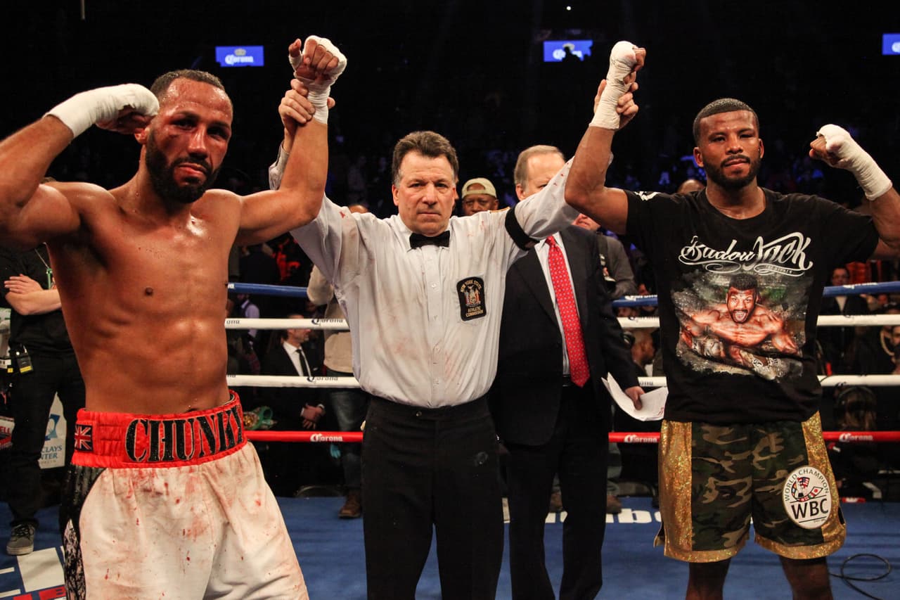 La primera gran pelea del año entre Badou Jack (derecha) y James DeGale (izquierda) no decepcionó, ambos pugilistas regalaron un buen combate en el Barclays Center de Brooklyn, Nueva York, donde el resultado final fue un empate.