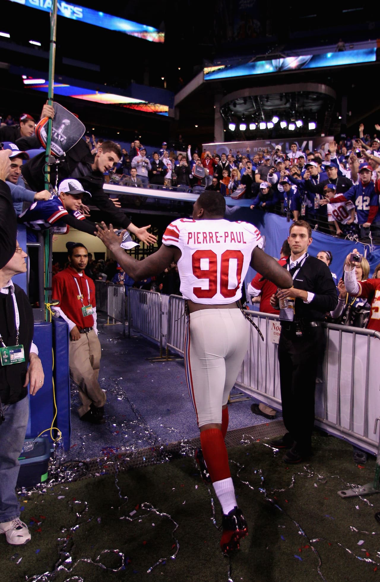 JPP #90 tuvo dos pases defendidos, dos tacleadas solo, dos asistencias, una tacleada para pérdida de yardas y, el más importante, un golpe a Tom Brady que derivó en una intercepción.