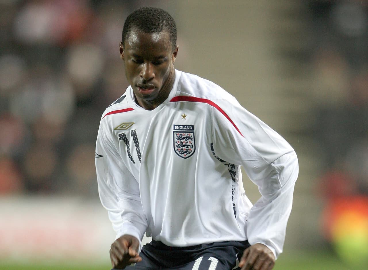 Sone Aluko es un inglés de padres nigerianos que arrancó en la Premier League su carerra y que con el país británico tuvo sus comienzos a nivel de selecciones en equipos juveniles.