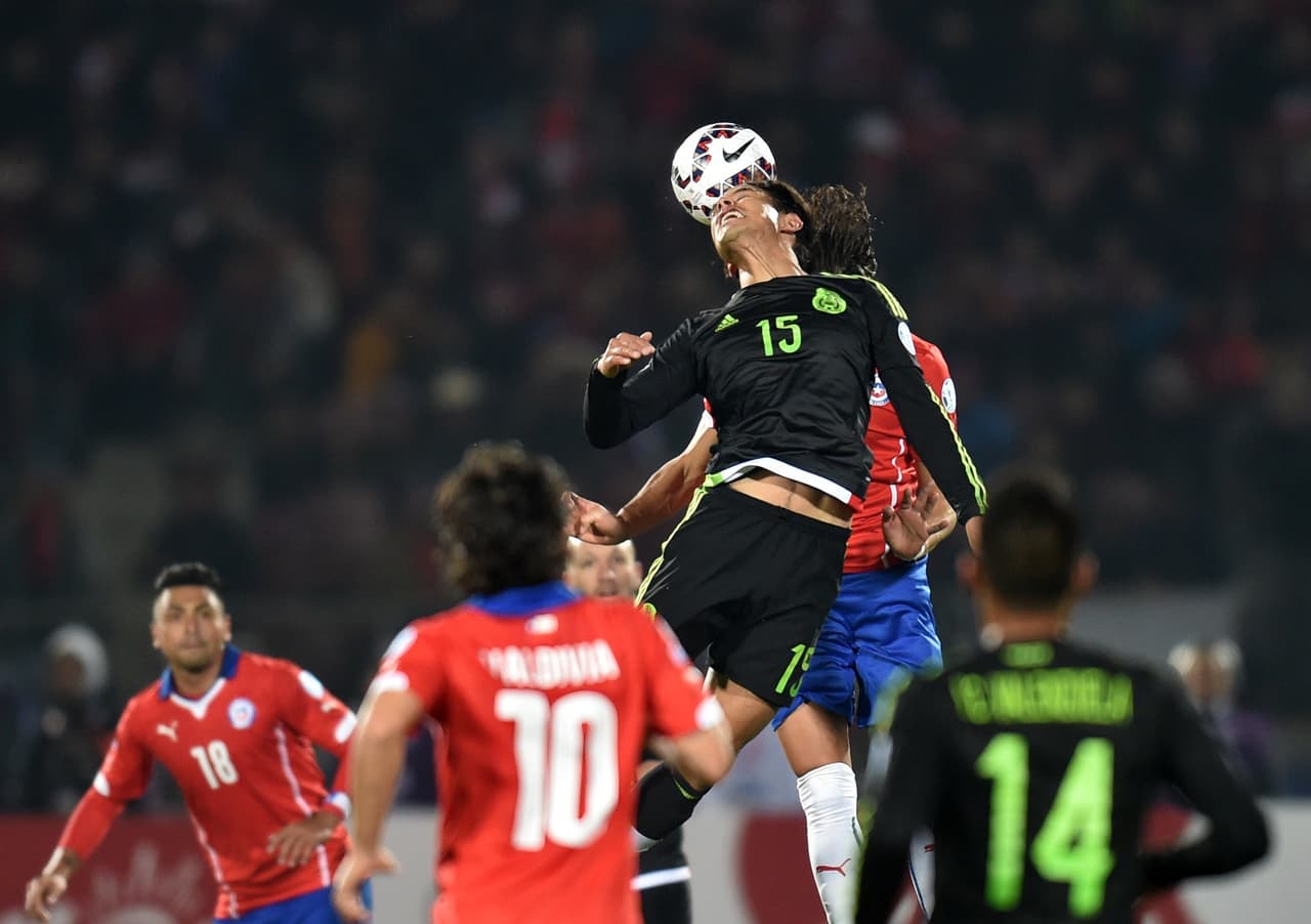 Los mexicanos comenzaron a retomar su fútbol a mediados del segundo tiempo, la garra fue fundamental para bajarle el ritmo a los chilenos.