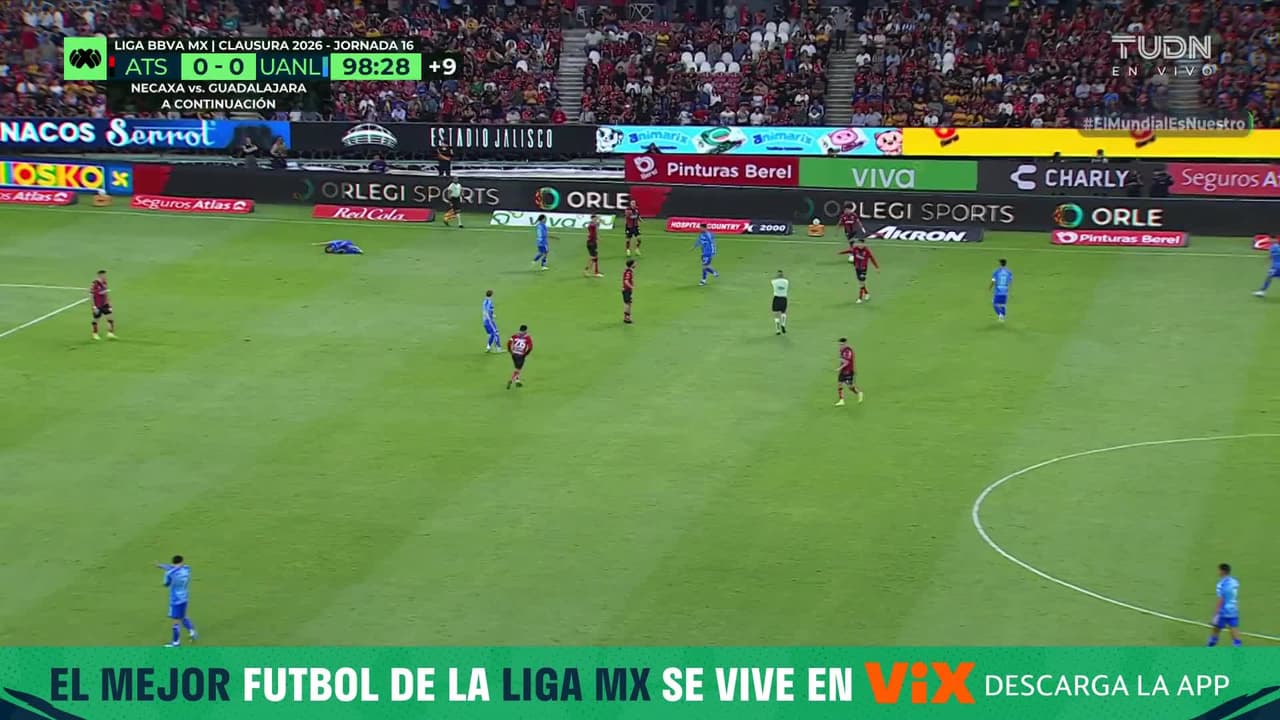 ¡Entrada criminal y roja! Ferrareis deja con 10 al atlas en los minutos finales