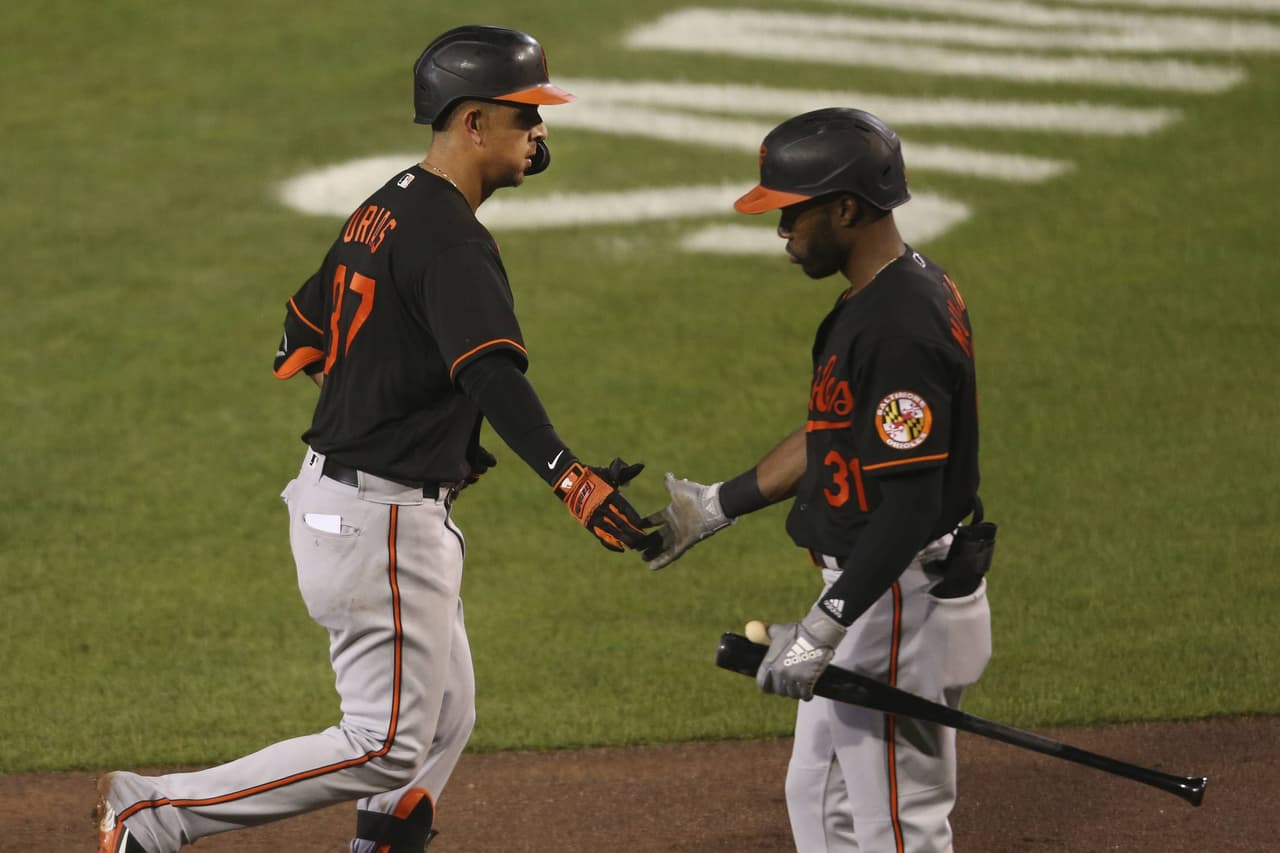 Ramón Urías bateó su primer home run en Grandes Ligas