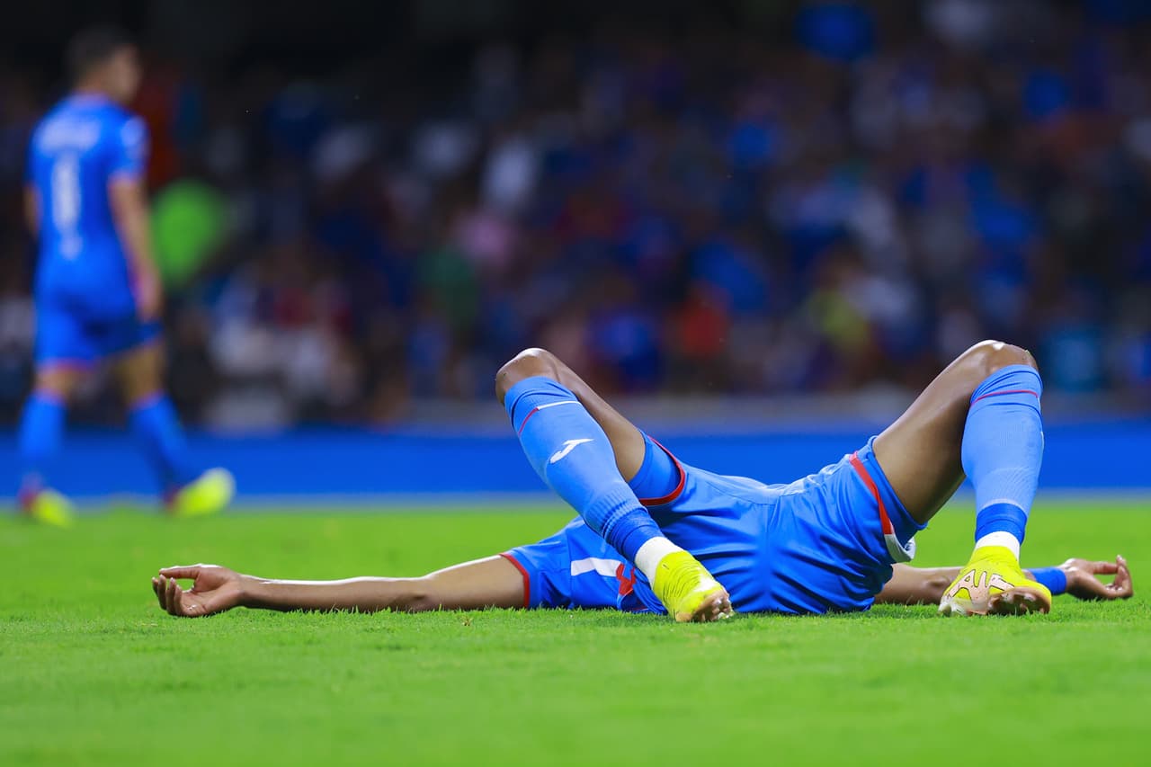 Cruz Azul y Rayados empataron 0-0 y dejaron todo para la vuelta en Cuartos de Final.