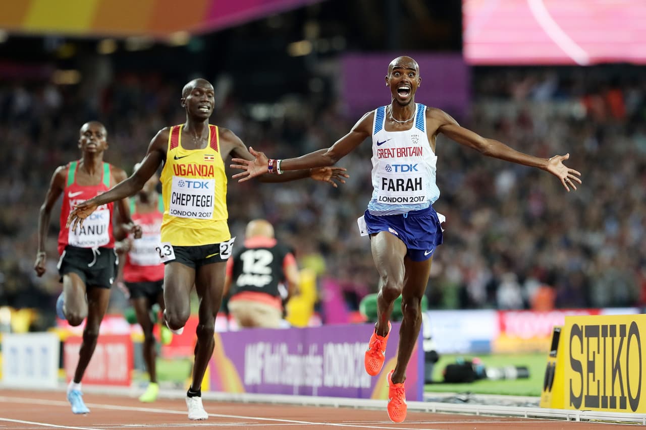 El británico festejó metros antes de llegar a la meta en un pletórico estadio.