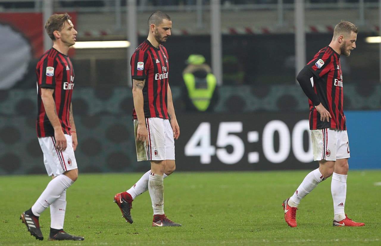 MILAN, ITALY - DECEMBER 23: (L-R) Lucas Biglia, Leonardo Bonucci (L) and Ignazio Abate of AC Milan shows their dejection at the end of the serie A match between AC Milan and Atalanta BC at Stadio Giuseppe Meazza on December 23, 2017 in Milan, Italy. (Photo by Marco Luzzani/Getty Images)