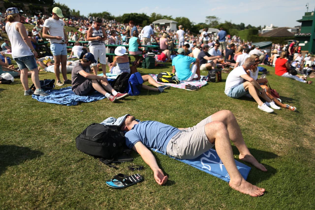 "Usen crema de protección, beban mucha agua y lleven sombrero" eran las consignas comunicadas este miércoles por la megafonía de Wimbledon.