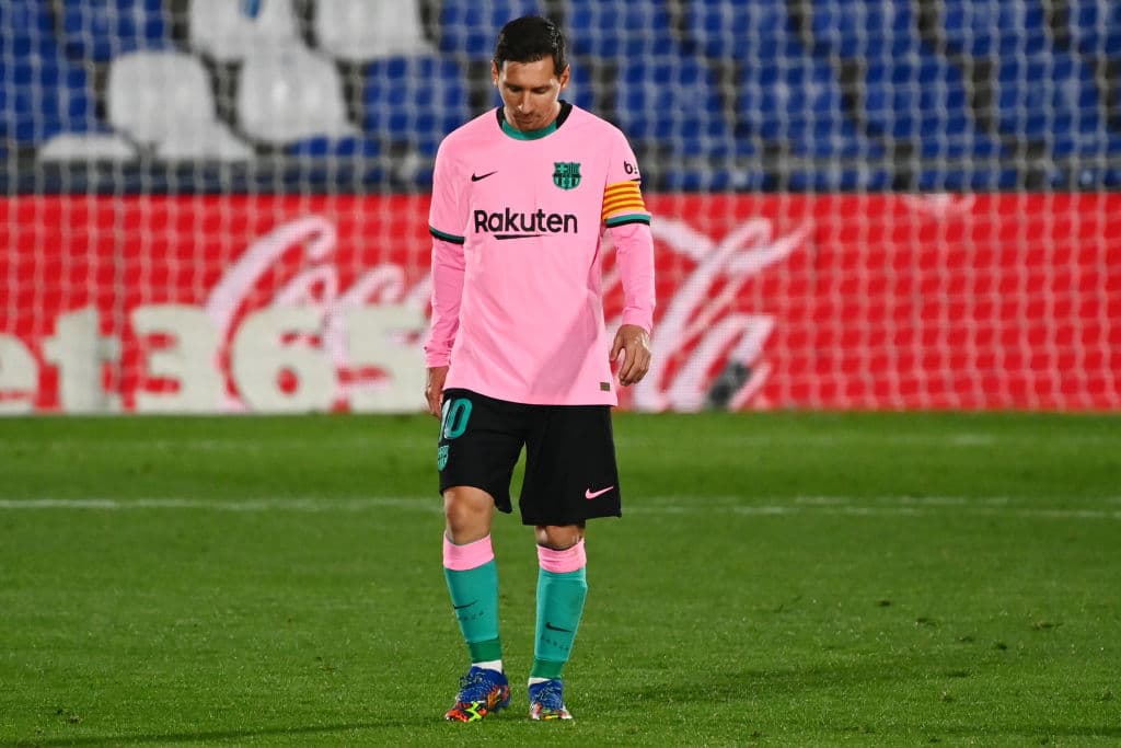 Los culés cayeron por la mínima diferencia en su cuarto compromiso de la competición española. Jaime Mata (56’) anotó el gol por la vía penal. Barcelona enfrentará al Real Madrid en su siguiente compromiso de La Liga; Getafe recibirá al Granada.