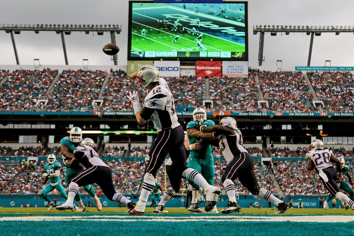 Dolphins le dieron con todo a los Patriots 20-10, donde Tom Brady tuvo un mal día, no pudiendo asegurar por ellos mismo el primer lugar en la siembra de la AFC.