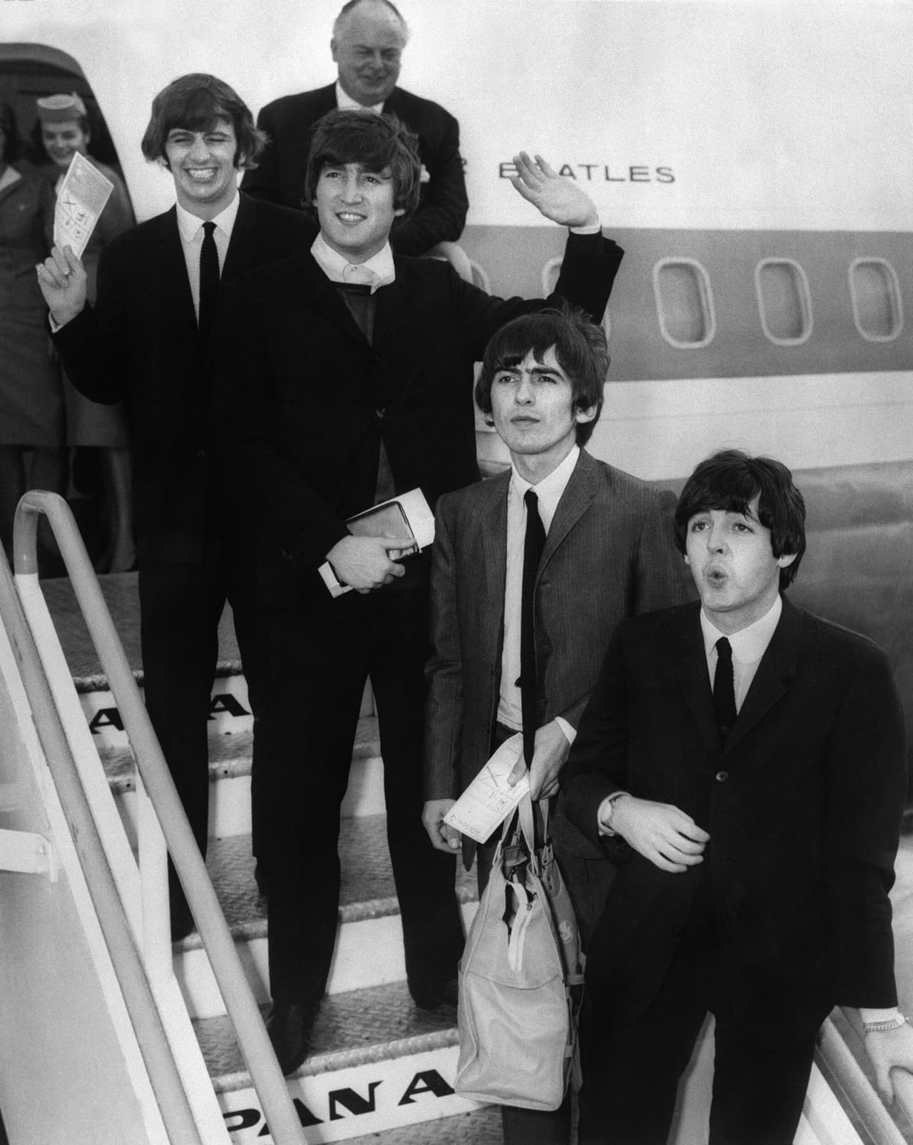Sin embargo, sí existen algunas reportajes de los que se infieren los gustos futboleros de Paul McCartney, John Lennon y Ringo Starr. De George Harrison no se conoce nada al respecto.
