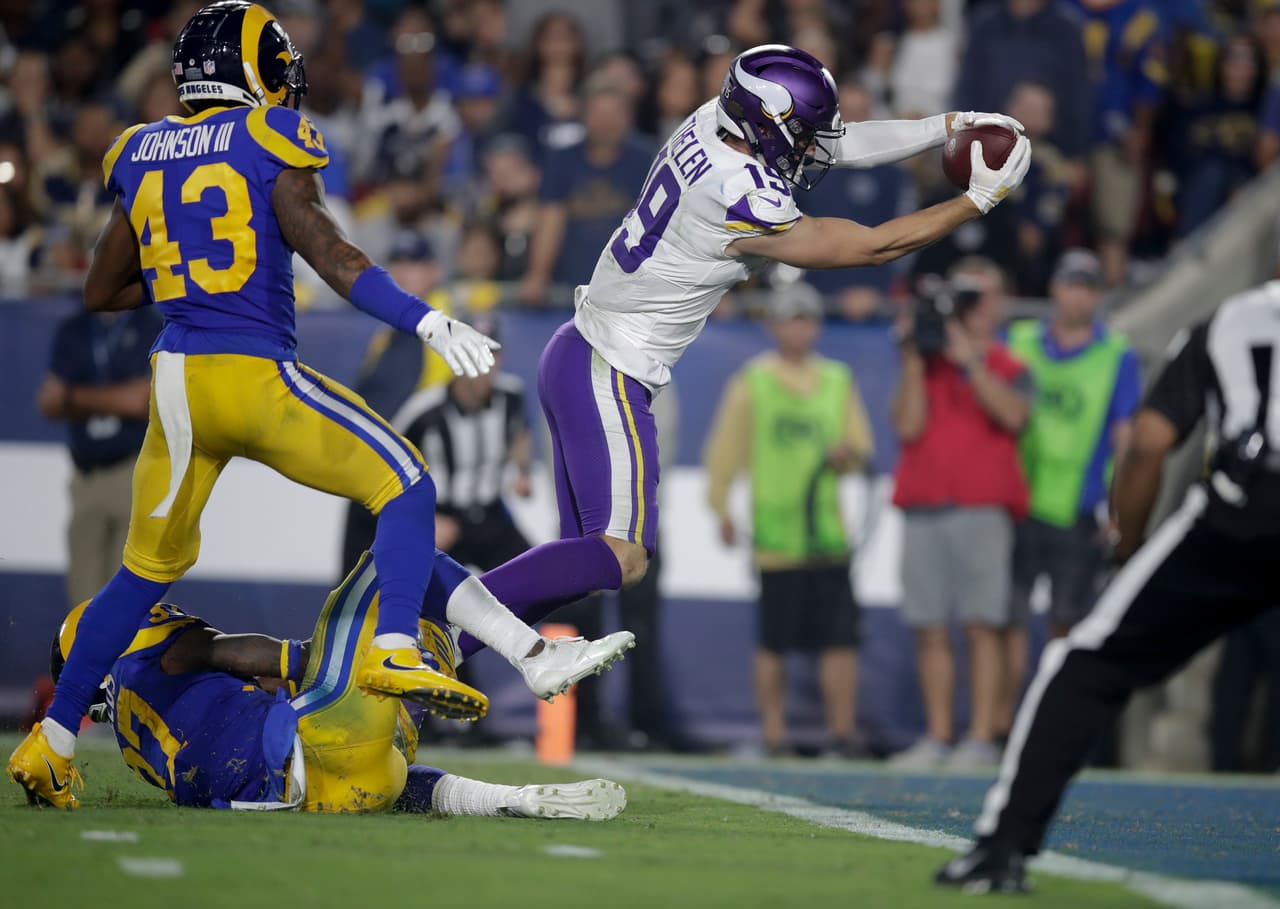 Restando 3:44 en le tercer cuarto, los Vikings se acercaron con pase de anotación de Cousins a Adam Thielen de 45 yardas y se pusieron 31-26 pero tras la conversión de dos puntos, estaban 31-28.