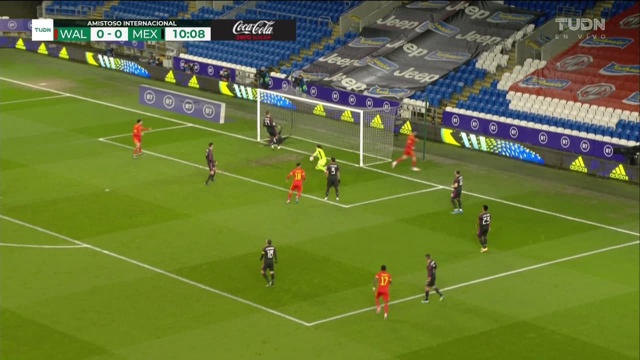 ¡GOL!  anota para Gales. Kieffer Moore