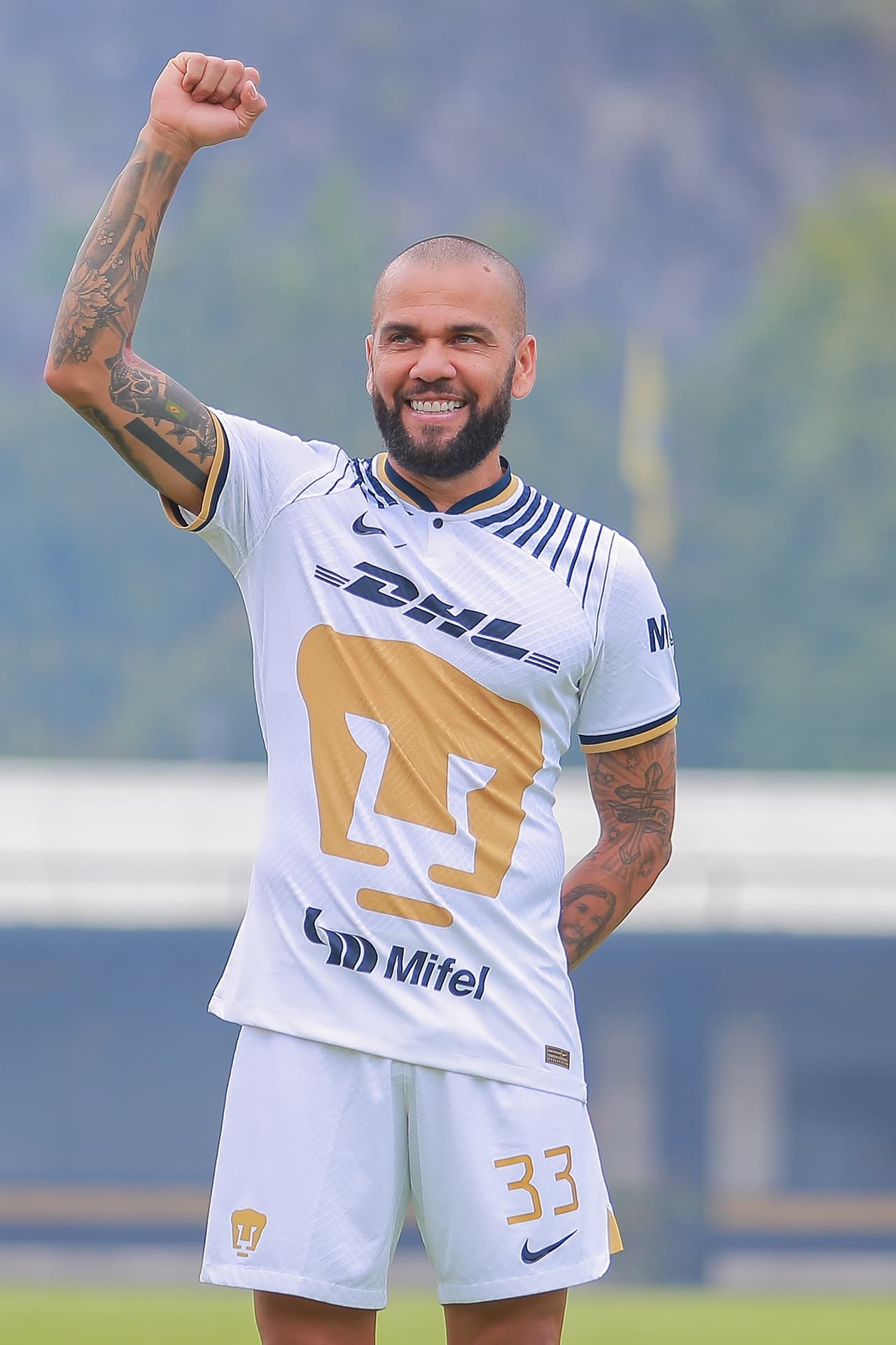 Así fue la presentación de Dani Alves ante la afición de Pumas en Cantera; el brasileño eligió el número 33.