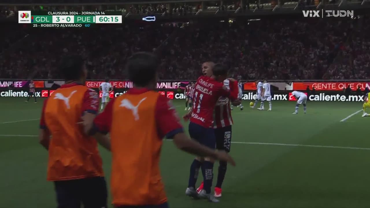 ¡Golazo del 'Piojo' y Chivas ya golea a un Puebla moribundo!