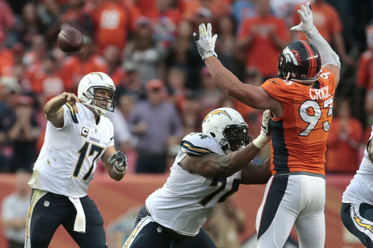 Los Broncos hacen pasar un mal día a Rivers y vencen a los Chargers