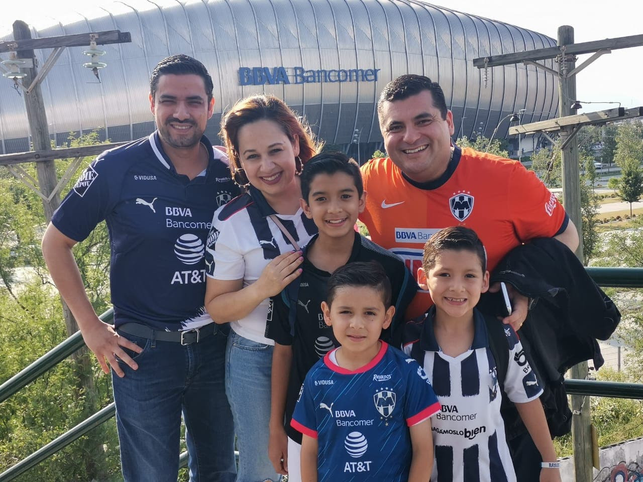 En el Estadio BBVA Bancomer los fanáticos se viven los minutos previos al partido de vuelta entre Rayados y Necaxa y por los Cuartos de Final de la Liguilla del Clausura 2019.