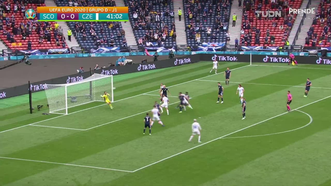 ¡GOL!  anota para República Checa. Patrik Schick