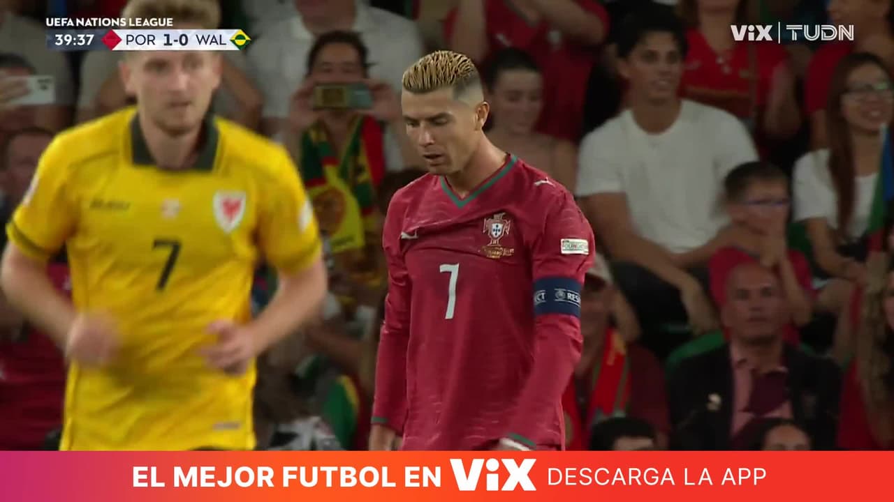 ¡Cristiano no encuentra el suyo! Vuelve a disparar al arco y se queda en las manos del portero