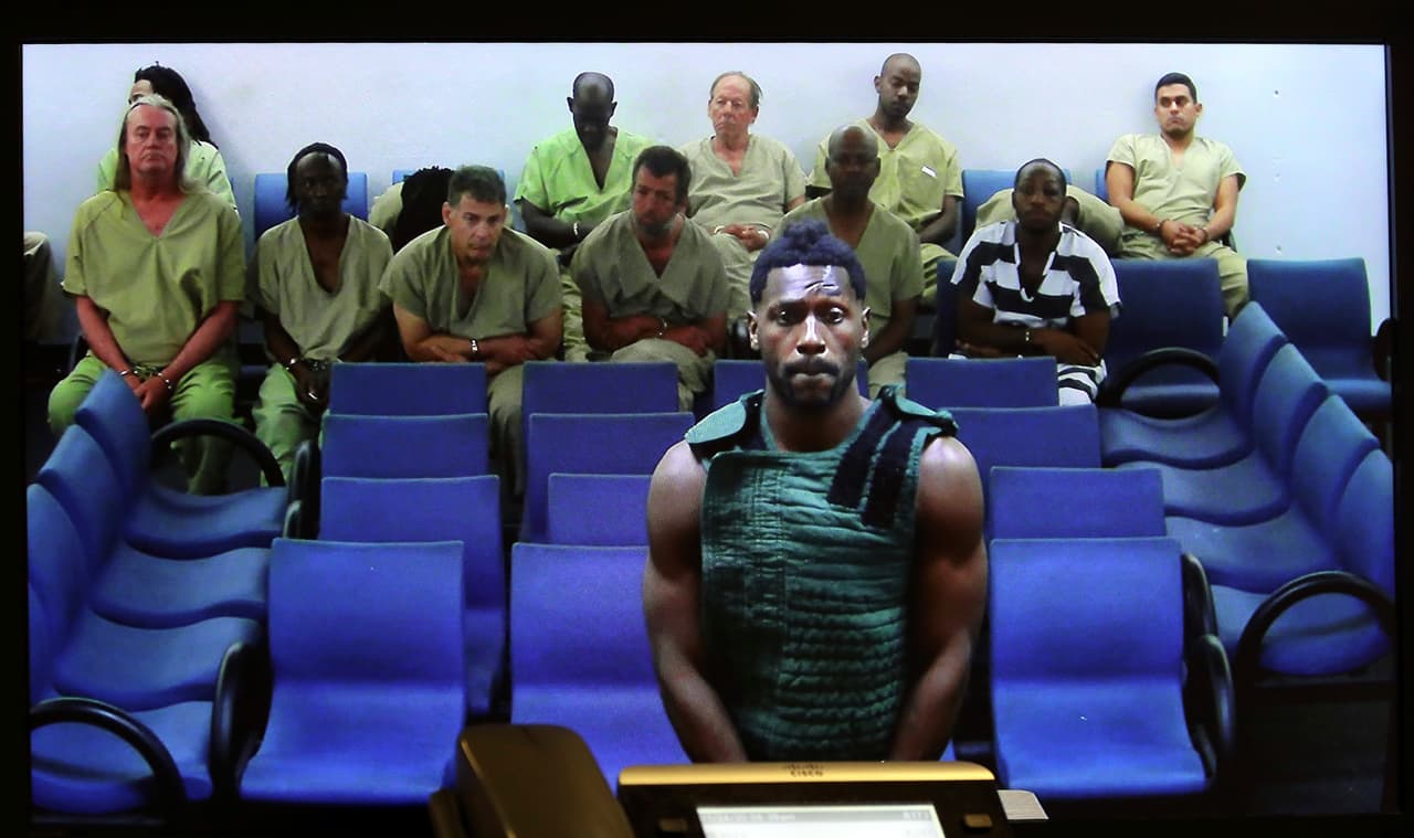 <b>El agente de Brown</b>
<br>Drew Rosenhaus, agente de Antonio Brown, ha señalado que el receptor es buscado por algunos equipos. "Algunos equipos están muy interesados en firmar a Antonio [Brown] cuando el proceso [legal] terminé", detalló