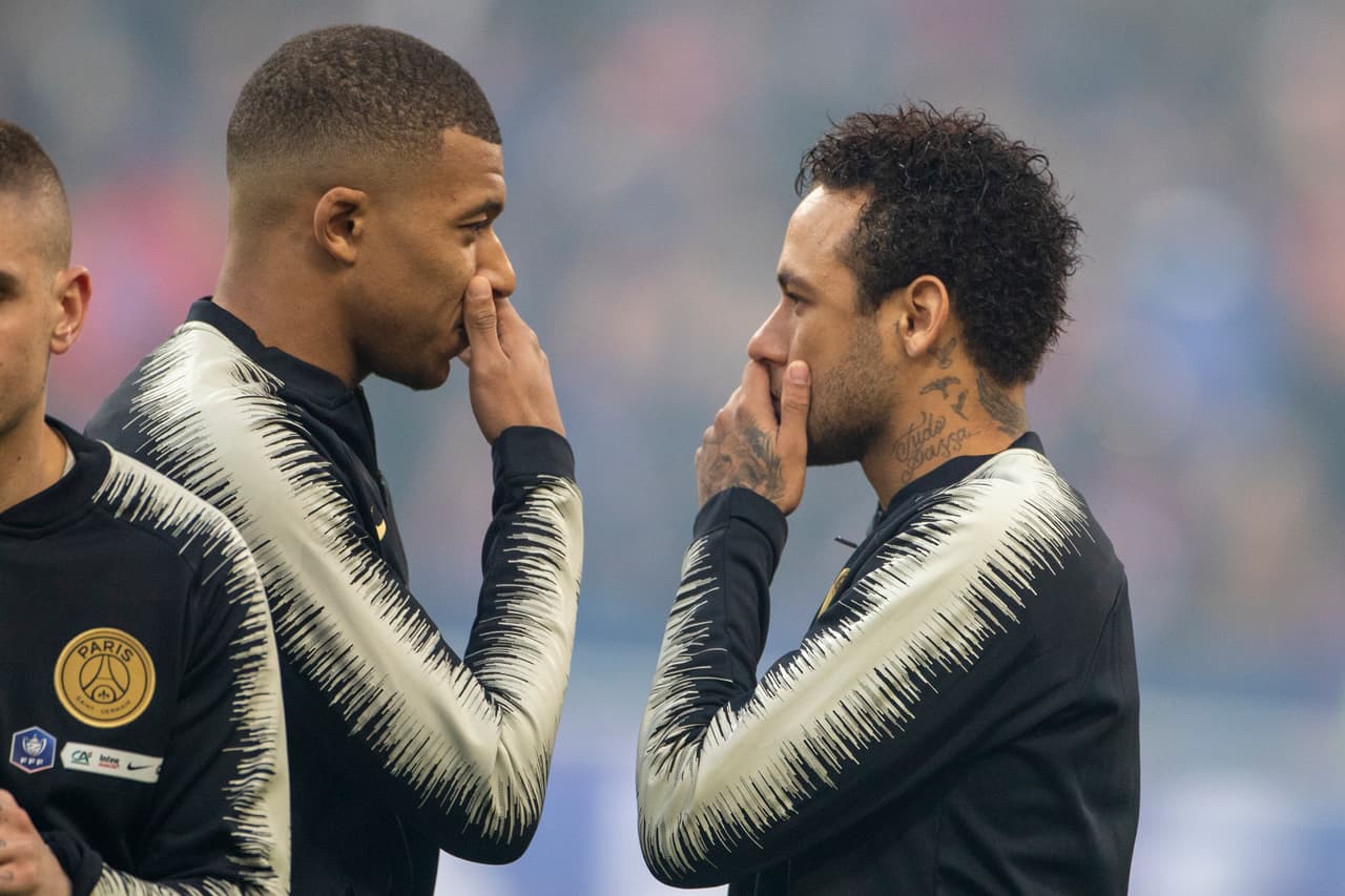 Mbappé sancionado por entrada violenta y Neymar investigado por golpear a un aficionado