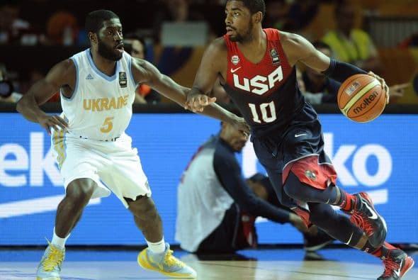 Kyrie Irving fue el mejor del conjunto norteamericano con 11 unidades, 6 asisencias y 4 robos de balón. Aunque al final del partido dio un susto por un fuerte golpe que se dio contra la duela en la cadera.