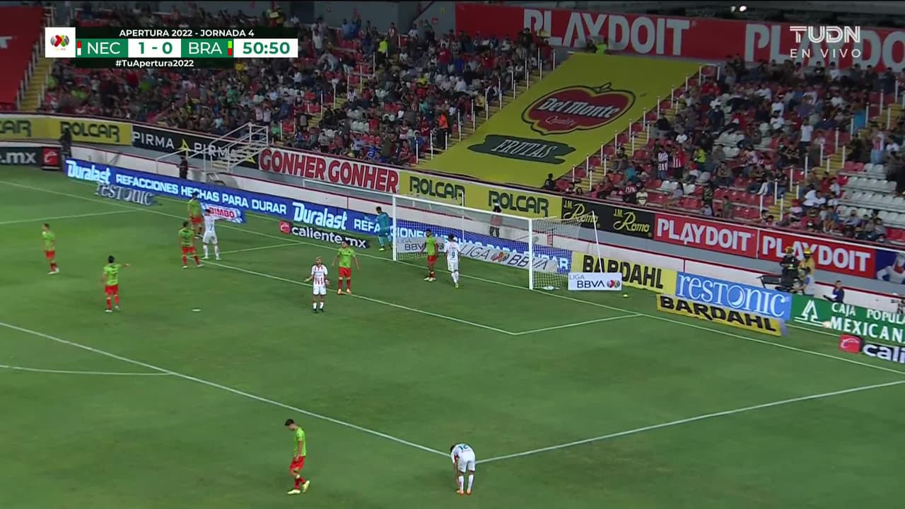 ¡TIRO ATAJADO! disparo por Édgar Méndez.