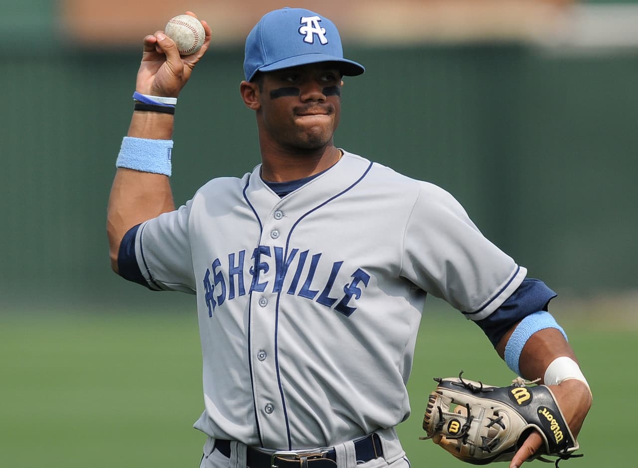 Russell Wilson (Draft de MLB) Fue elegido en dos ocasiones como shortstop/segunda base, en la ronda 41 por los Baltimore Orioles procedente de la preparatoria en 2007 y en la cuarta ronda por los Colorado Rockies en el 2010. (Draft de la NFL) Selección de tercera ronda (75 global) por los Seattle Seahawks en el 2012.