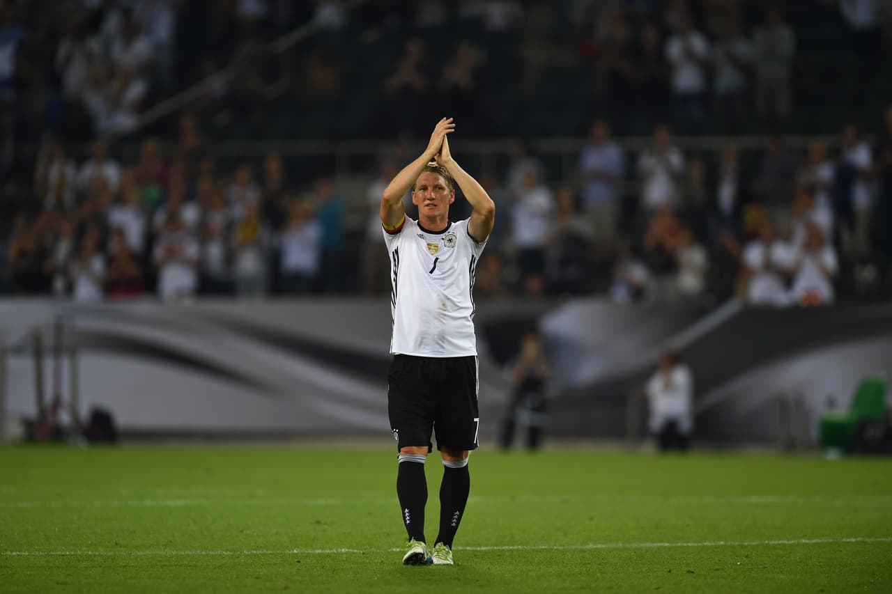 9) Bastian Schweinsteiger - El alemán es el noveno entre los futbolistas y 130 general. Se destaca por ser referente (ya retirado) de la selección campeona del mundo y porque en 2016 estuvo en Manchester United, así fuera suplente. Su nuevo paso a la MLS incluso lo vuelve un activo más grande a nivel de publicidad, aparte de los 7 millones de euros recibidos por el United.