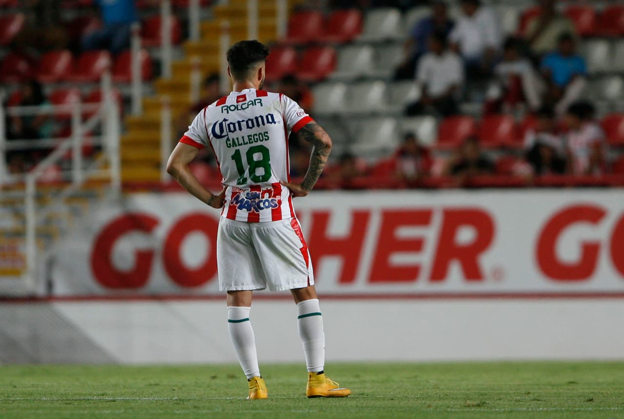 Un chileno que ascendió con el Necaxa de 'Poncho' Sosa fue Luis Felipe Gallegos, quien alterna titularidad con suplencia.